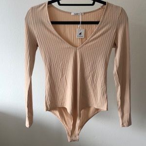 🛍Nude Ribbed Long Sleeve V Neck Bodysuit